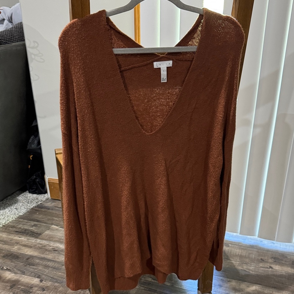 Leith Women's Rust V-Neck Blouse